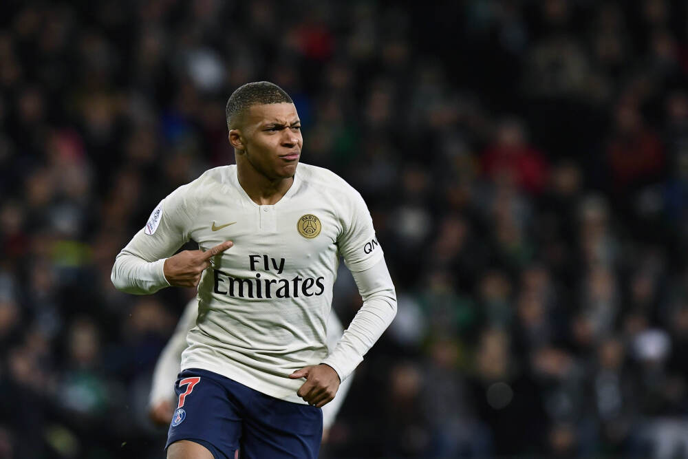 美国NBA开拓者主场迎战掘金，中国球员杨瀚森出战引热议，强队对决悬念重重